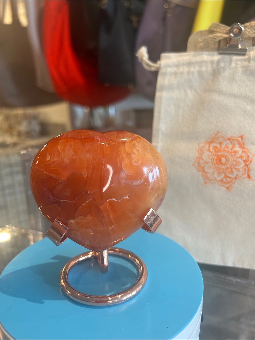 Carnilian Agate Heart 2.5”x 3” with Rose Gold Stand & Mandala Dusty + Energy NWT - Picture 7 of 8